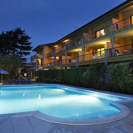 דסנזאנו דל גארדה Residence Spiaggia D'Oro מראה חיצוני תמונה
