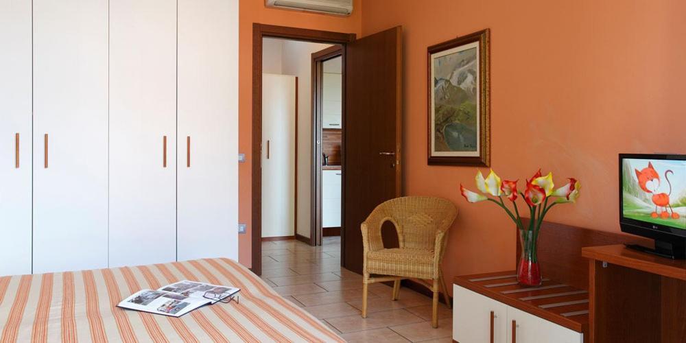 דסנזאנו דל גארדה Residence Spiaggia D'Oro מראה חיצוני תמונה
