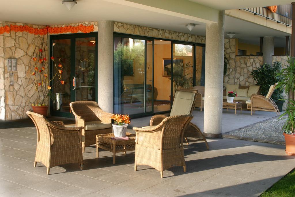 דסנזאנו דל גארדה Residence Spiaggia D'Oro מראה חיצוני תמונה