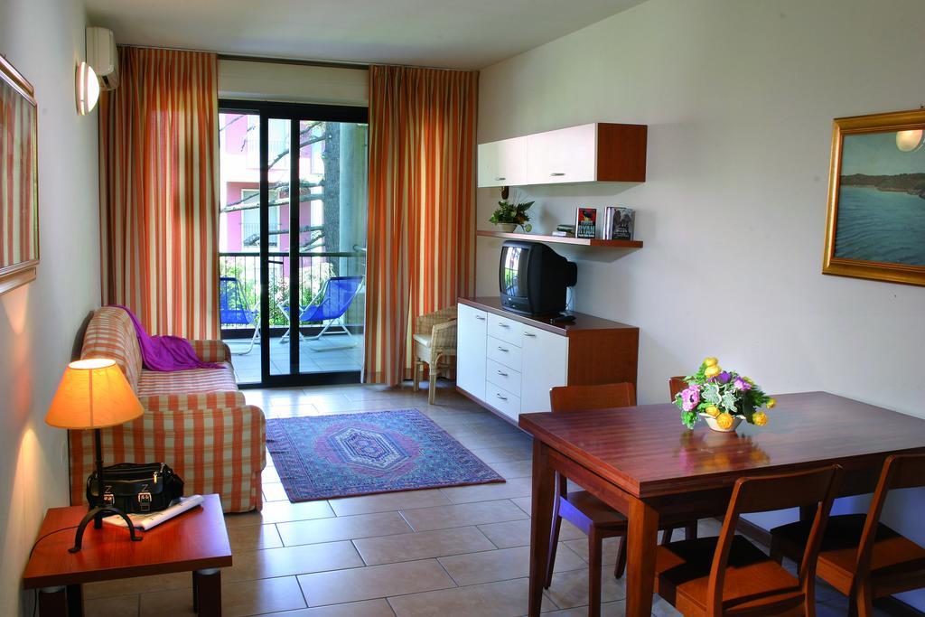 דסנזאנו דל גארדה Residence Spiaggia D'Oro מראה חיצוני תמונה