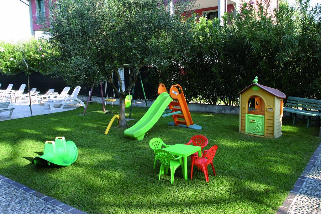 דסנזאנו דל גארדה Residence Spiaggia D'Oro מראה חיצוני תמונה