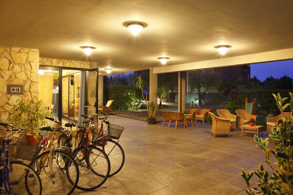 דסנזאנו דל גארדה Residence Spiaggia D'Oro מראה חיצוני תמונה