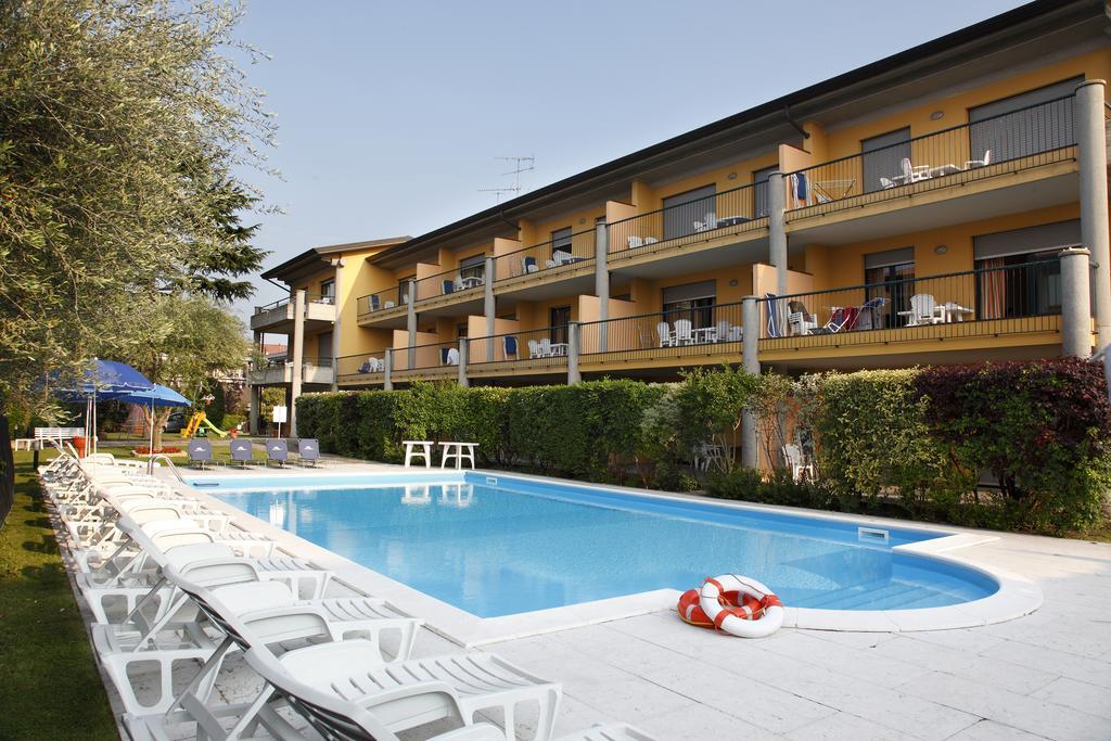 דסנזאנו דל גארדה Residence Spiaggia D'Oro מראה חיצוני תמונה