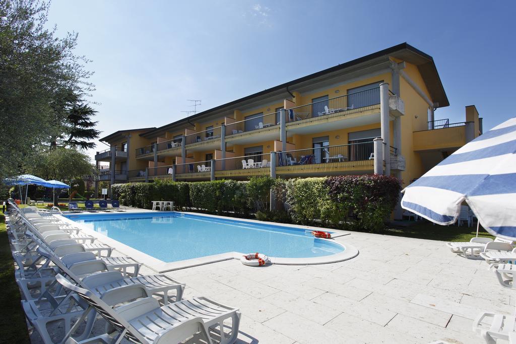 דסנזאנו דל גארדה Residence Spiaggia D'Oro מראה חיצוני תמונה