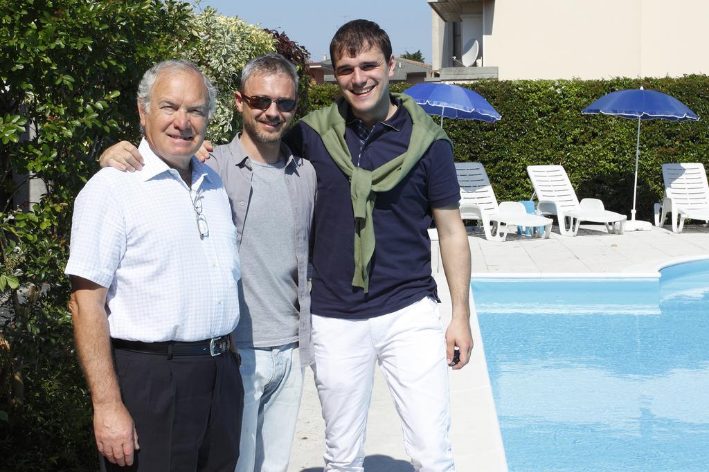 דסנזאנו דל גארדה Residence Spiaggia D'Oro מראה חיצוני תמונה