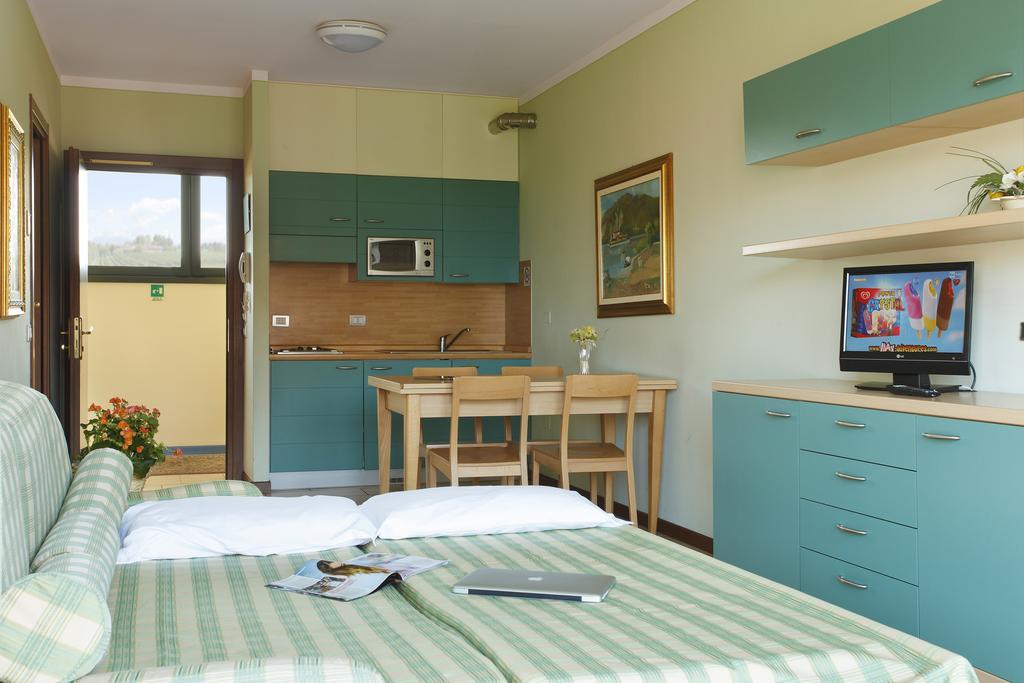 דסנזאנו דל גארדה Residence Spiaggia D'Oro מראה חיצוני תמונה